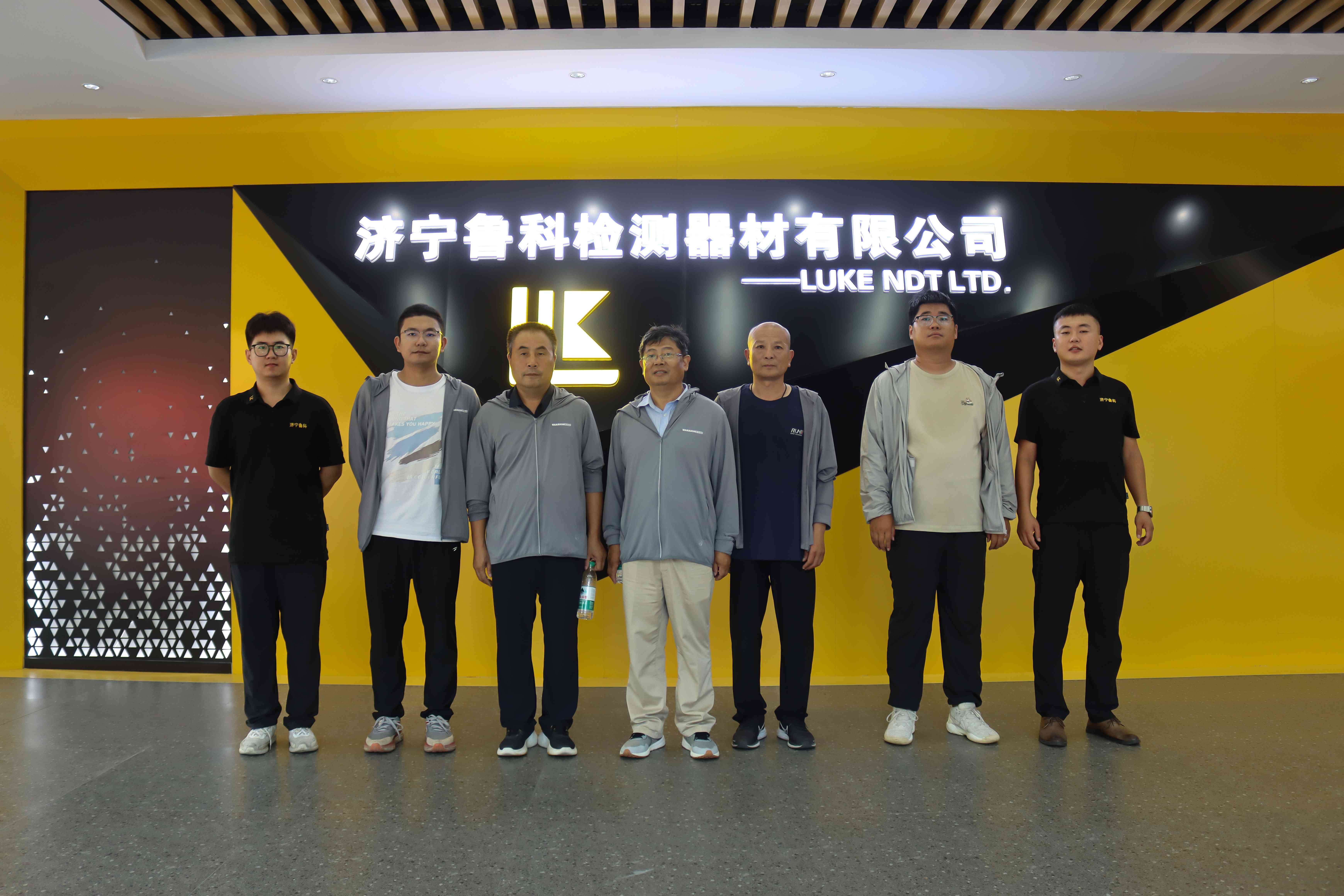 熱烈歡迎臨沂市特種設(shè)備檢驗(yàn)研究院領(lǐng)導(dǎo)一行蒞臨濟(jì)寧魯科參觀(guān)指導(dǎo)